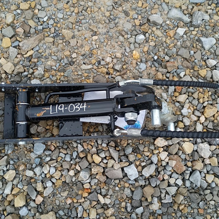 #L19-034 • TPM Hydraulic Thumb Mini Excavator Attachment