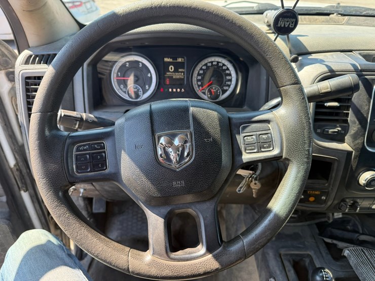 #1062-•-2015-ram-5500-heavy-duty-service-truck-image-34