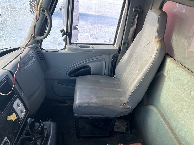 2005-international-7600-image-59