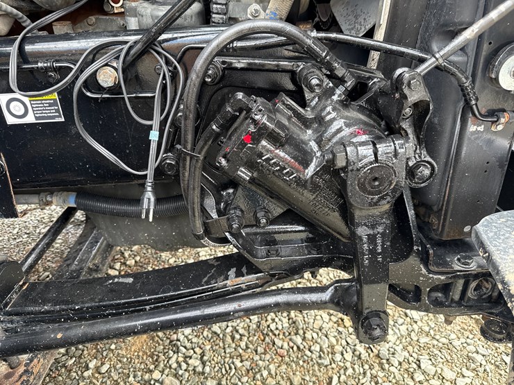 2016-massey-ferguson-8-image-18