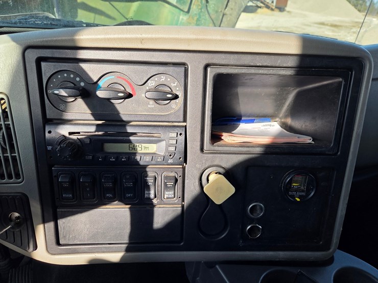 2012-international-7600-image-60