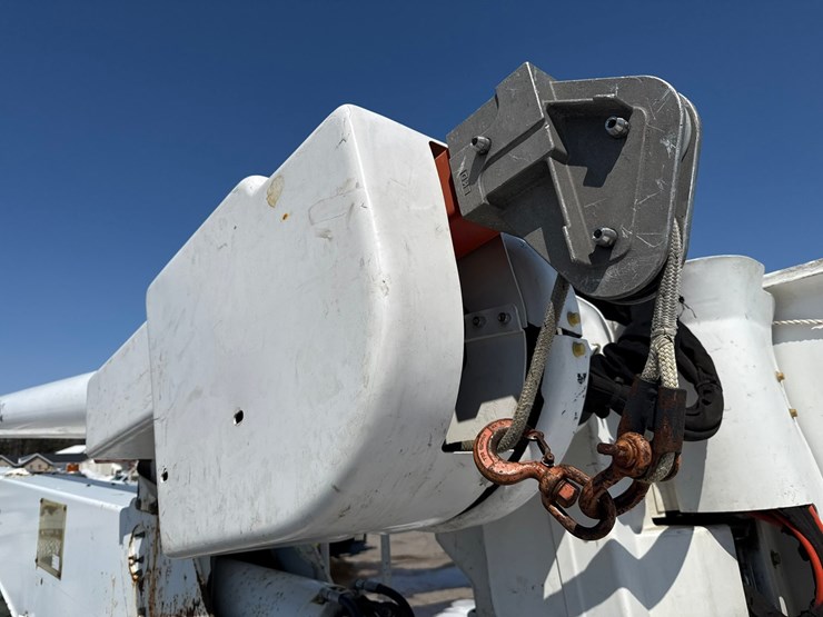 #1070-•-2012-freightliner-boom/crane-truck-image-32