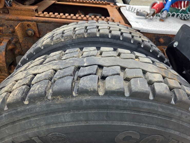 2002-peterbilt-379-image-85