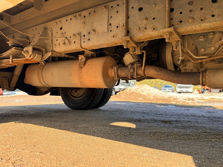 2002-isuzu-npr-image-55