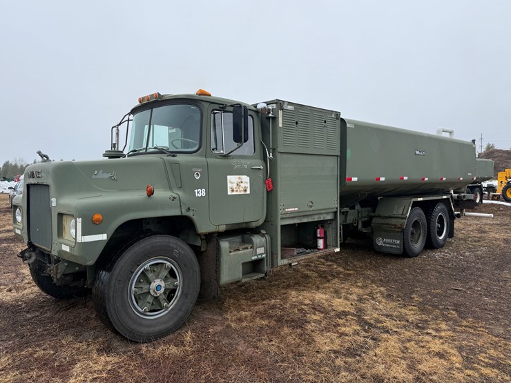 1984-mack-dm492s-image-1