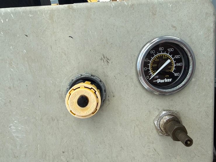 2016-massey-ferguson-8-image-54