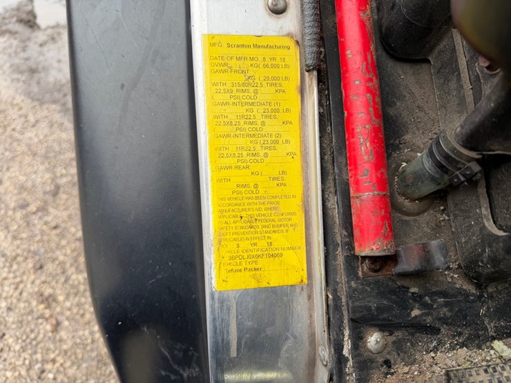 #1360-•-2019-peterbilt-pb520-side-load-garbage-truck-image-68