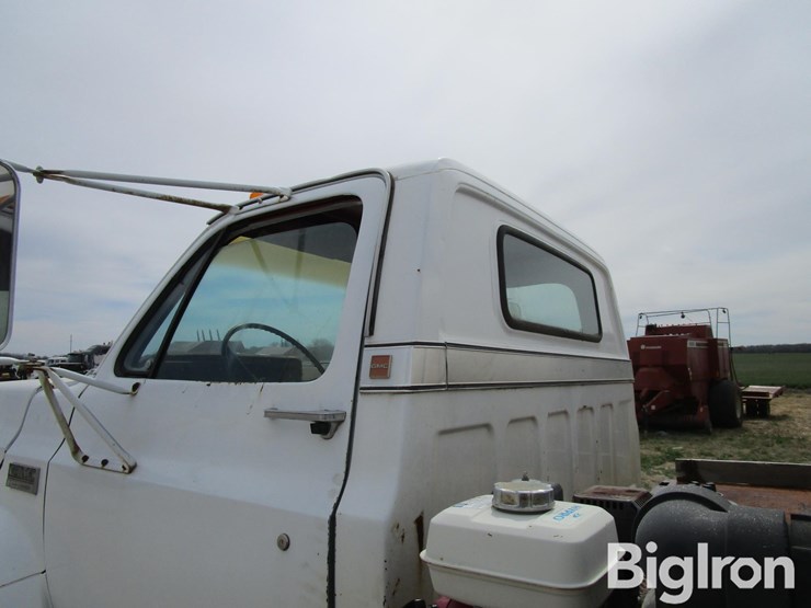 1977-gmc-6500-flatbed-truck-w/nurse-tanks-image-9