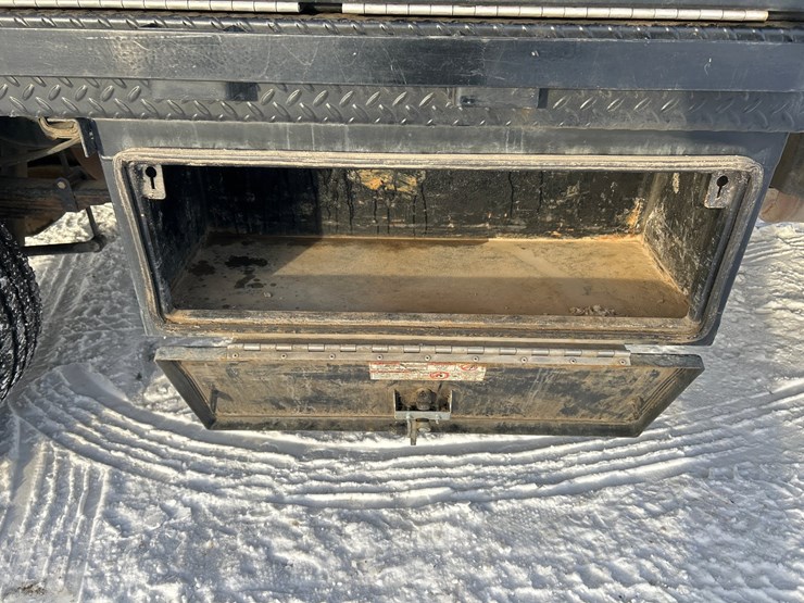 2021-ford-f550-image-26