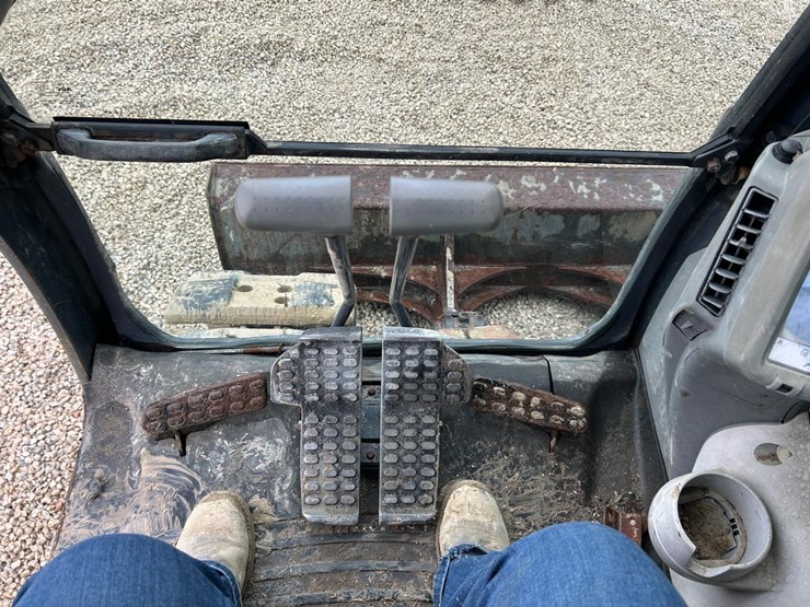 2020-deere-135g-image-26