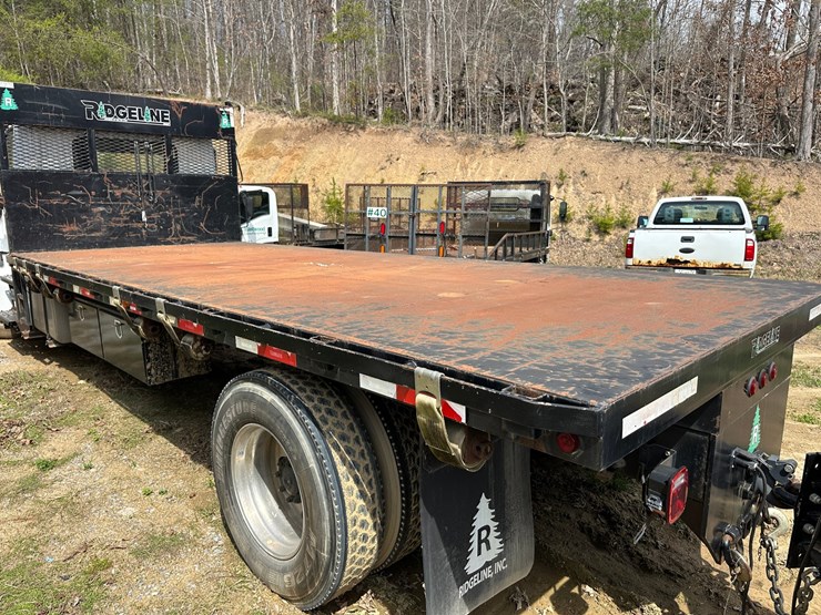 2020-hino-268-image-12