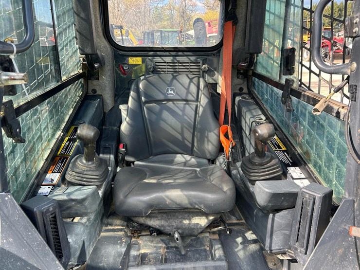 2021-deere-325g-image-19