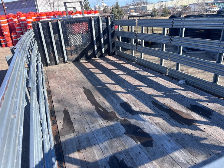 2013-isuzu-npr-image-28