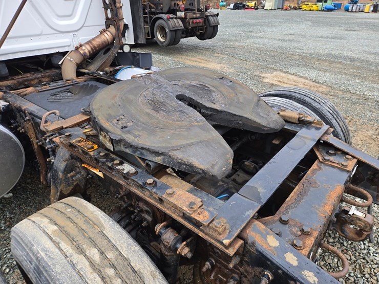 2016-freightliner-cascadia-125-image-25