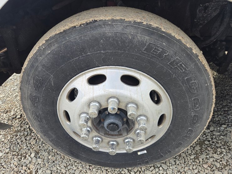 2007-peterbilt-579-image-74