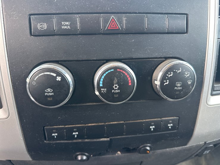 2012-massey-ferguson-8-image-47