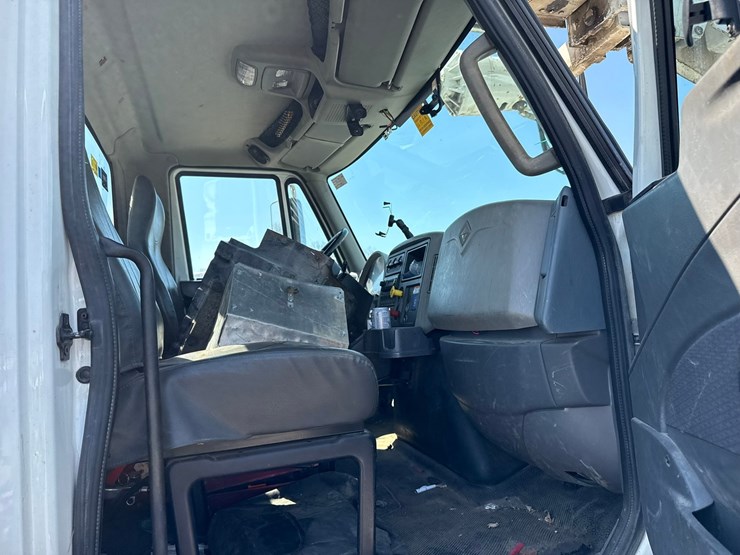 2010-international-7400-image-47