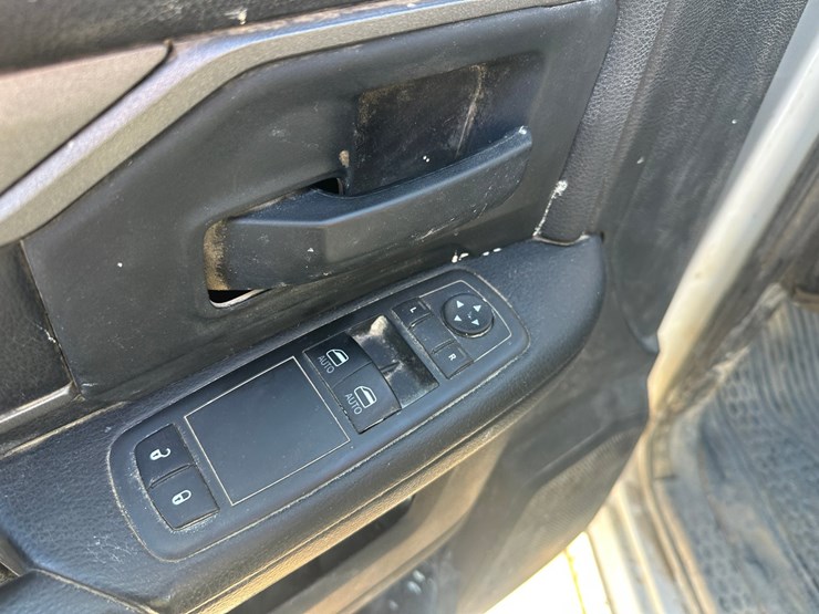 2020-dodge-3500-image-34