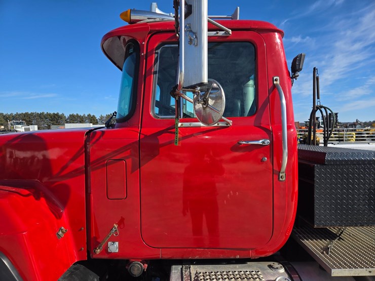 2000-mack-rd688s-image-12