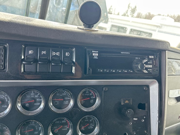 2017-kenworth-t660-image-62