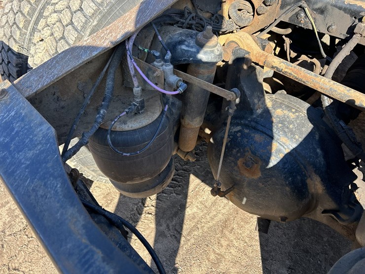 2005-peterbilt-379-image-19