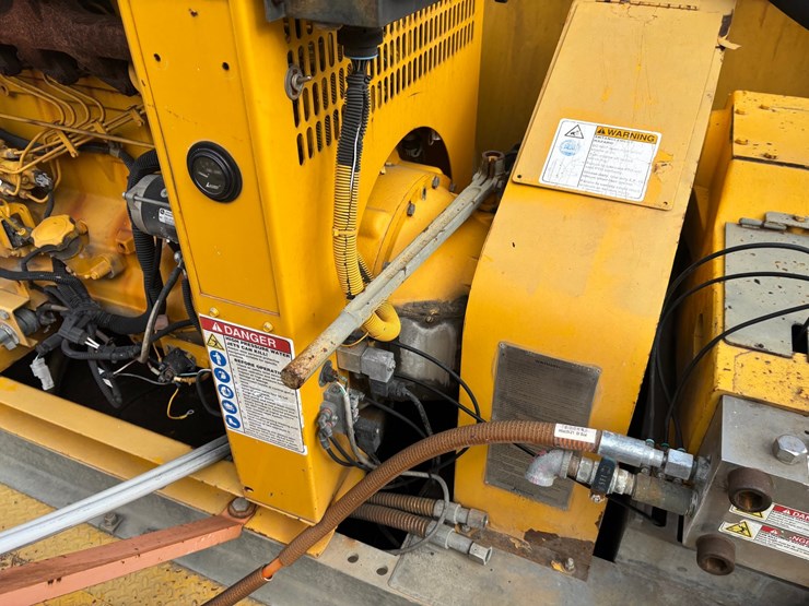 2005-gmc-t7500-image-45