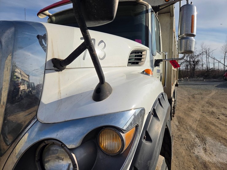 2012-international-7600-image-11