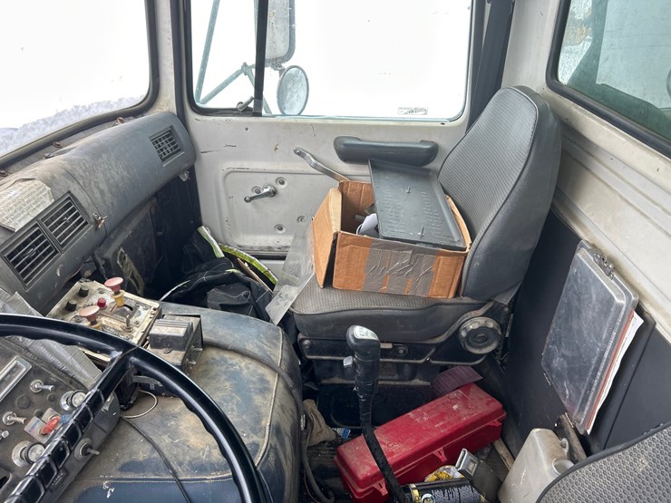 1990-ford-l9000-image-44