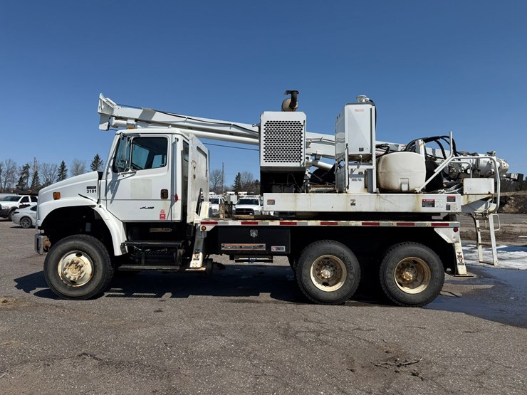 2002-freightliner-fl80-image-2