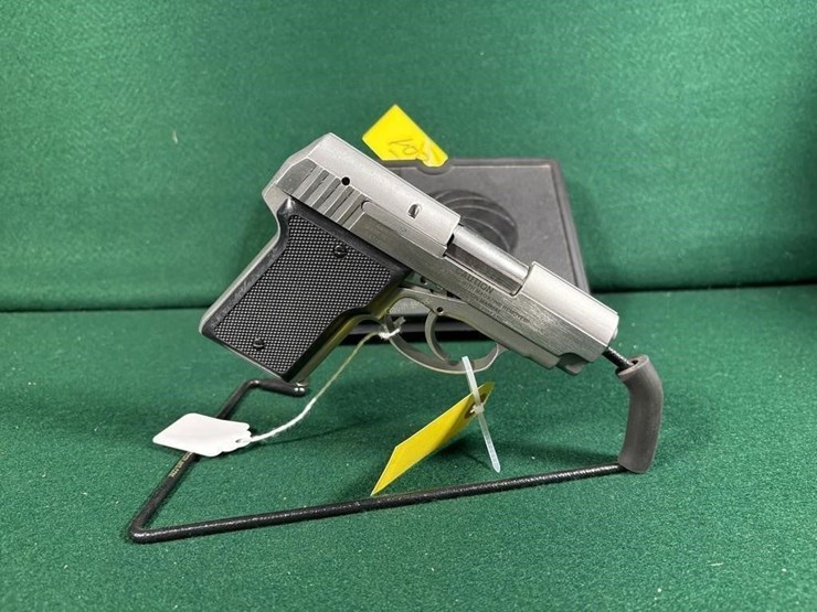 amt-45-acp-"back-up"-pistol-image-1