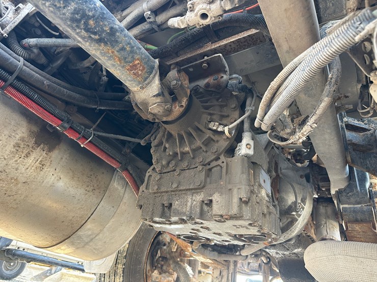 2015-peterbilt-337-image-50