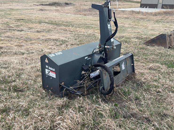 2021-bobcat-sb200-snowblower-image-3