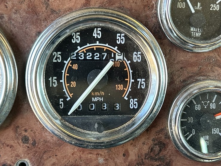 2005-peterbilt-379-image-80