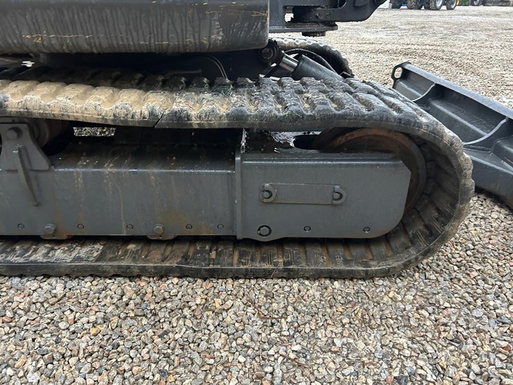 2019-case-cx60c-image-13