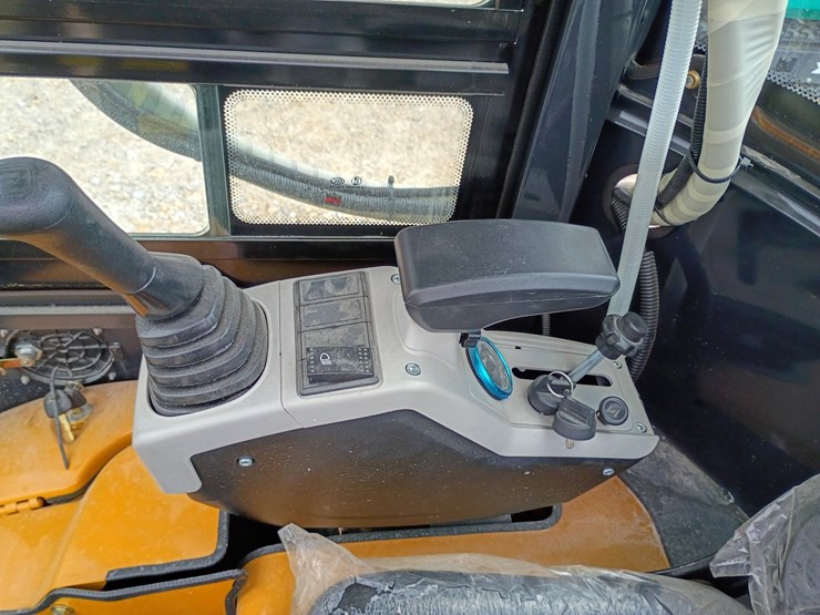 #24172-•-2025-agt-qk18rxs-c-mini-excavator-image-15