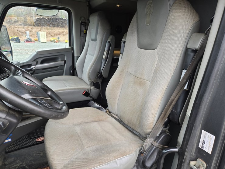 2017-kenworth-t680-image-71