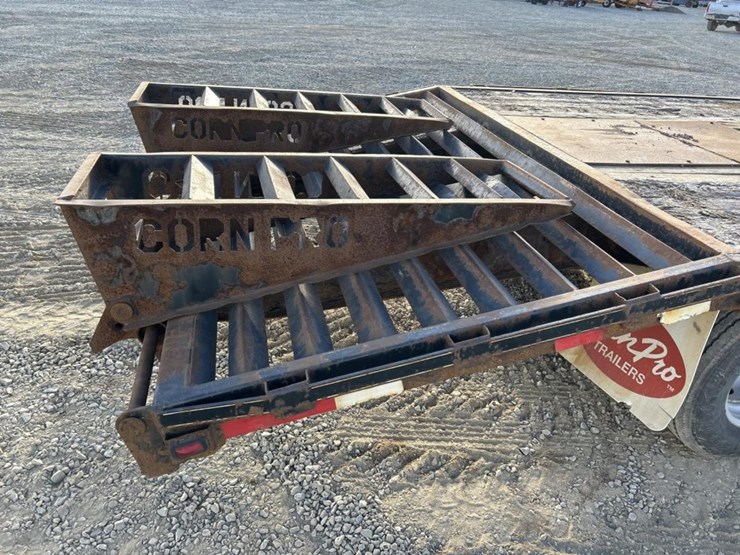 2016-massey-ferguson-8-image-16