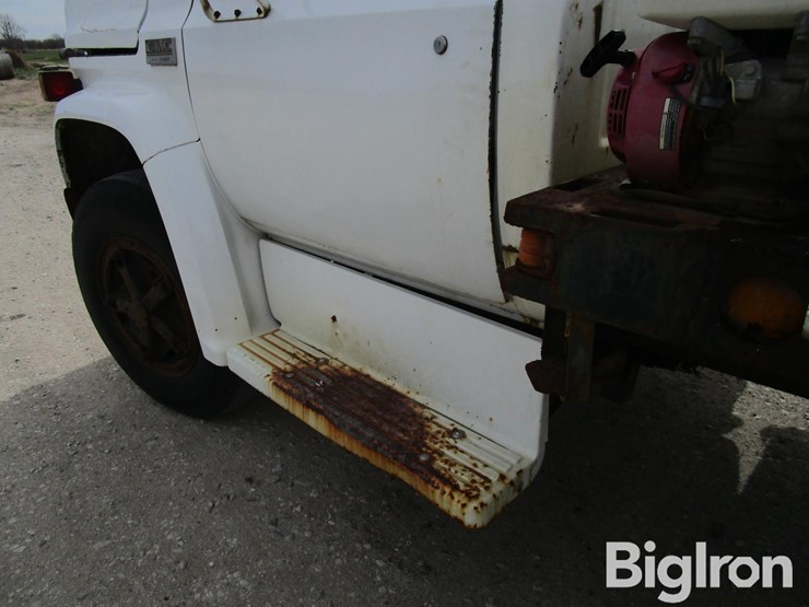 1977-gmc-6500-flatbed-truck-w/nurse-tanks-image-10