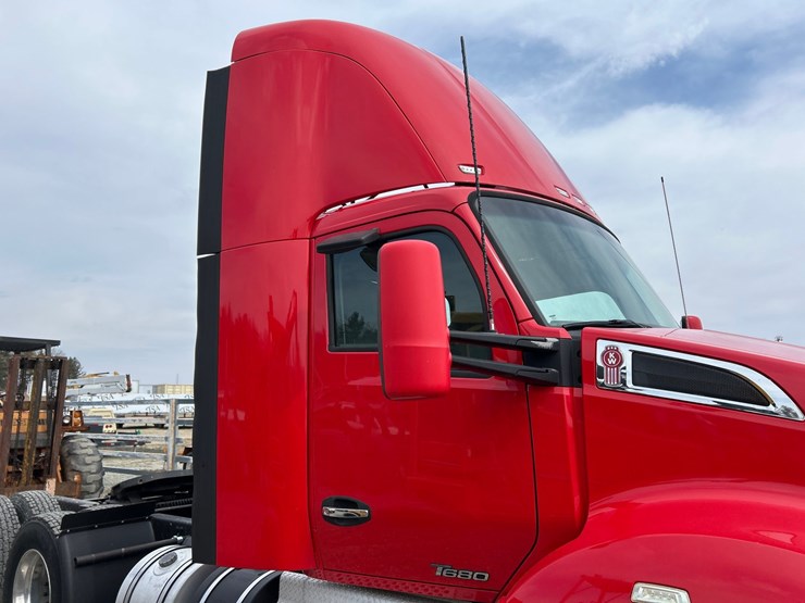 2015-kenworth-t680-image-14