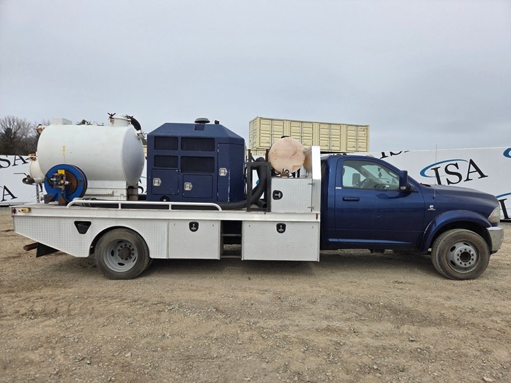 2012-massey-ferguson-8-image-6