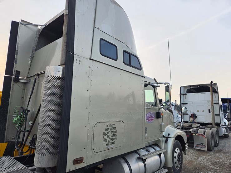 2005-caterpillar-c13-image-15