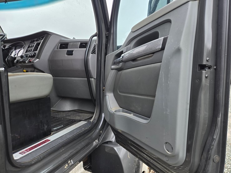 2017-kenworth-t680-image-68