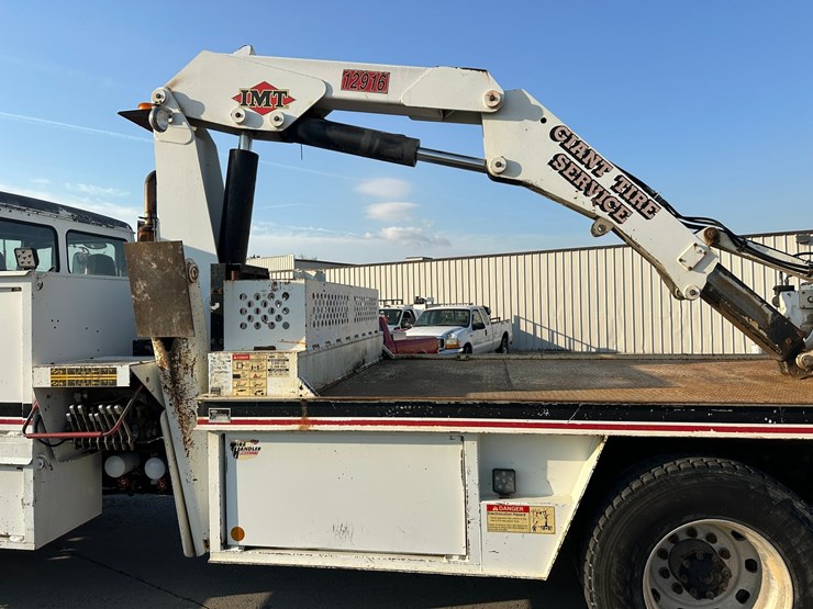 freightliner-fl70-image-14