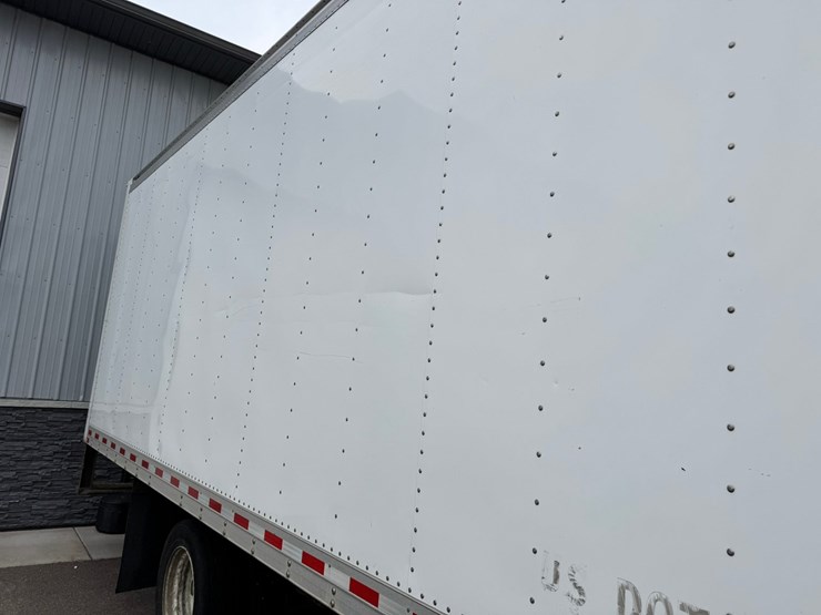 2019-isuzu-nrr-image-18