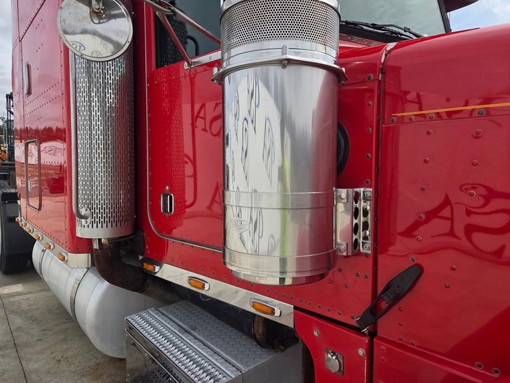 2002-peterbilt-379-image-14
