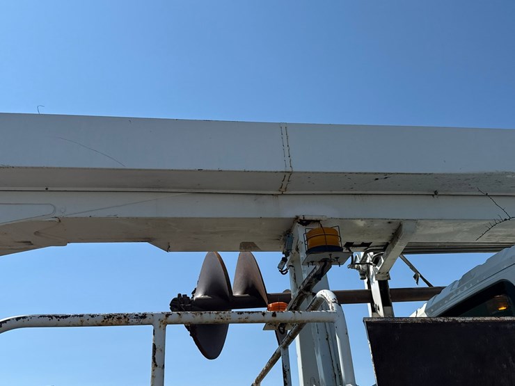 2010-international-7400-image-38