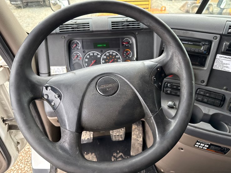 2016-massey-ferguson-8-image-66