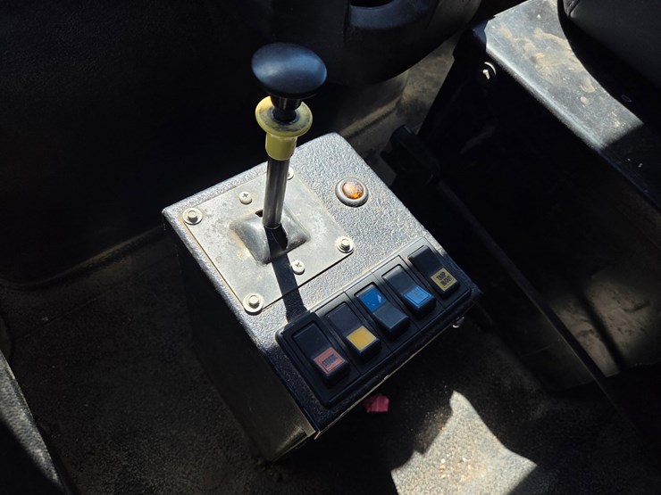 2019-international-hv613-image-75