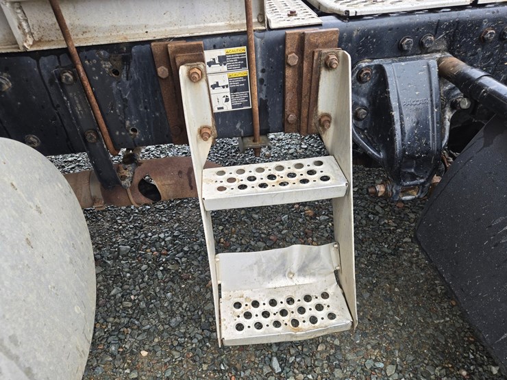 2017-kenworth-t680-image-21