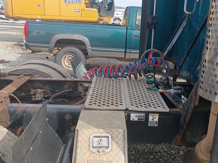 2002-kenworth-t600-image-17